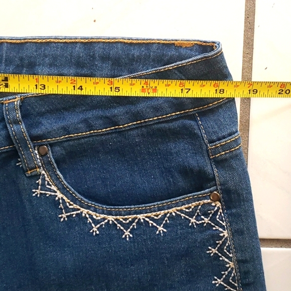 Brand new "Blue Identity" shorts with stitched pattern - Picture 5 of 9